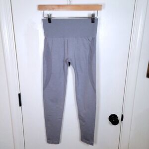 NVGTN Gray Seamless Contour Leggings Size M Scrunch Gym Fitness Athleisure